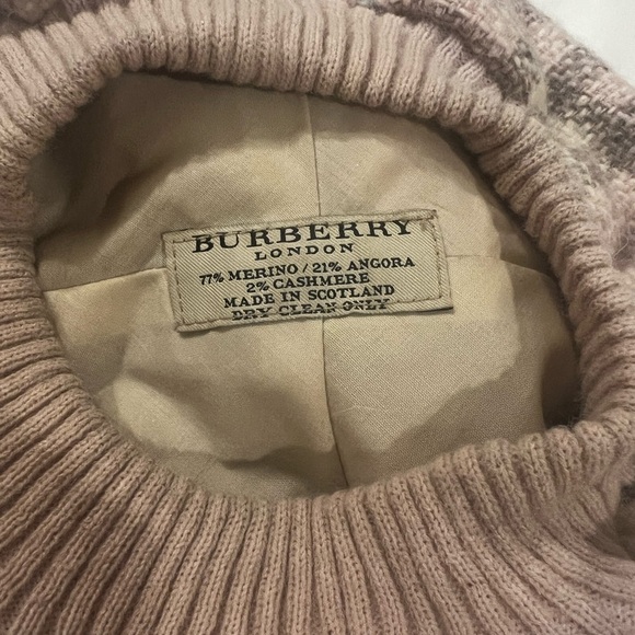 Women’s authentic Burberry pink plaid merino wool beanie hat with Pom - Picture 4 of 4
